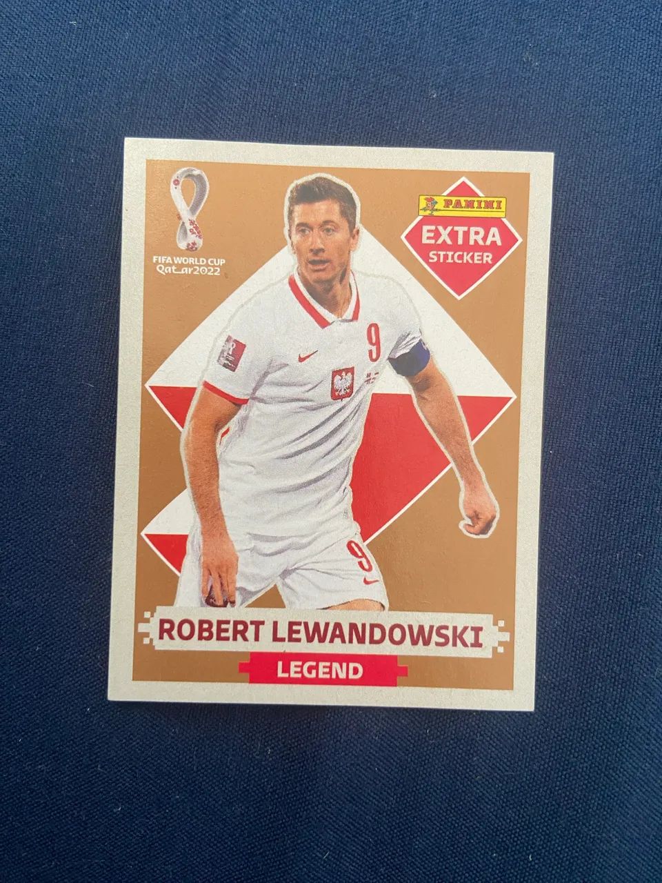 Fugurinha legend robert lewandowski de bronze da copa de 2022