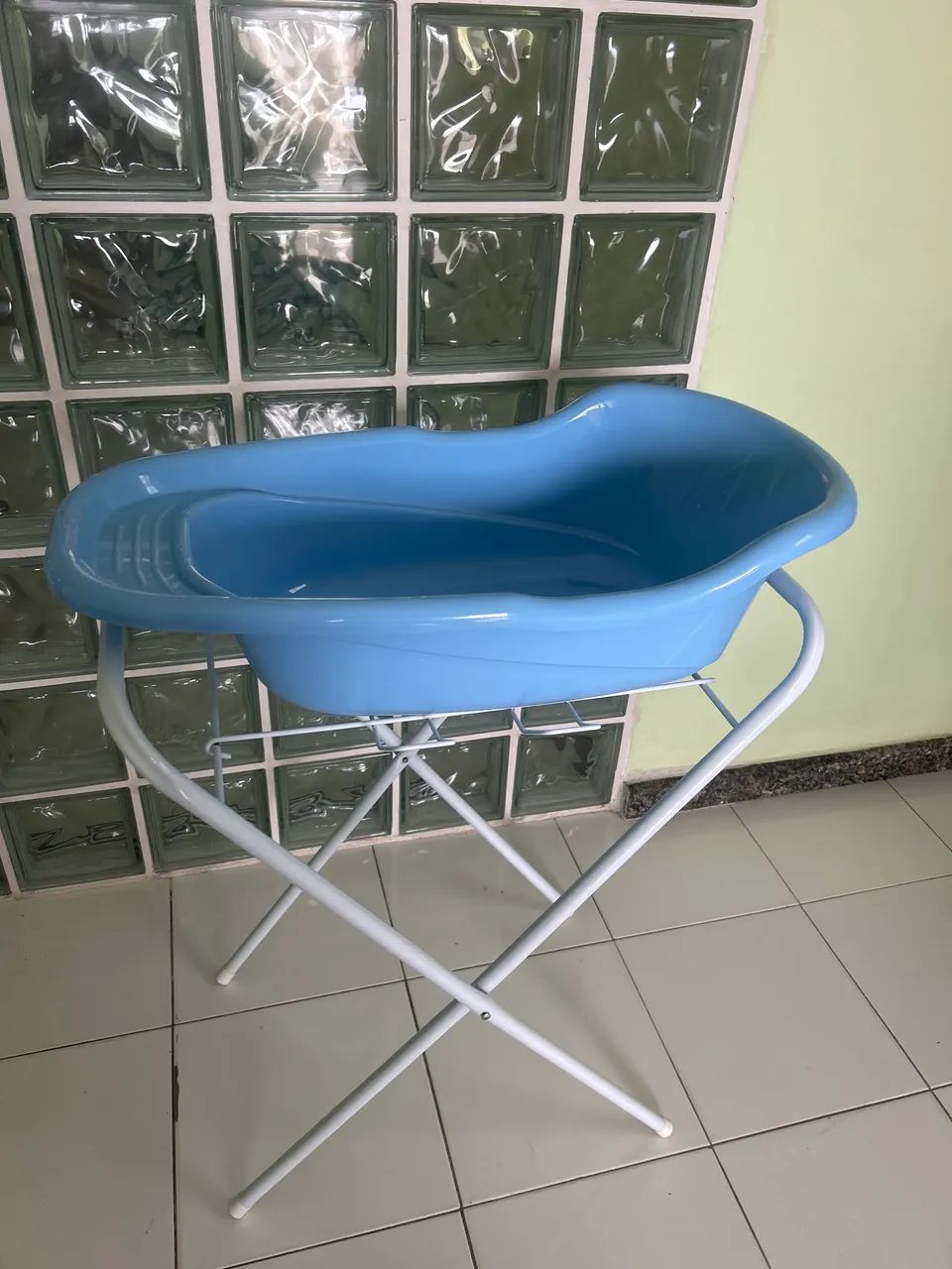 Banheira com o suporte 
