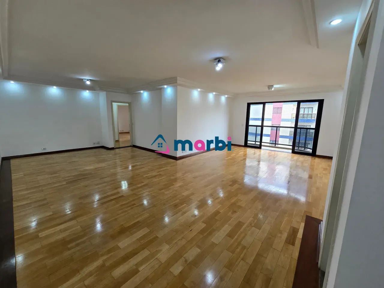 Apartamento 198 m² com 3 Dormitórios, Suíte e Escritório  Edifício San Diego, Americana
