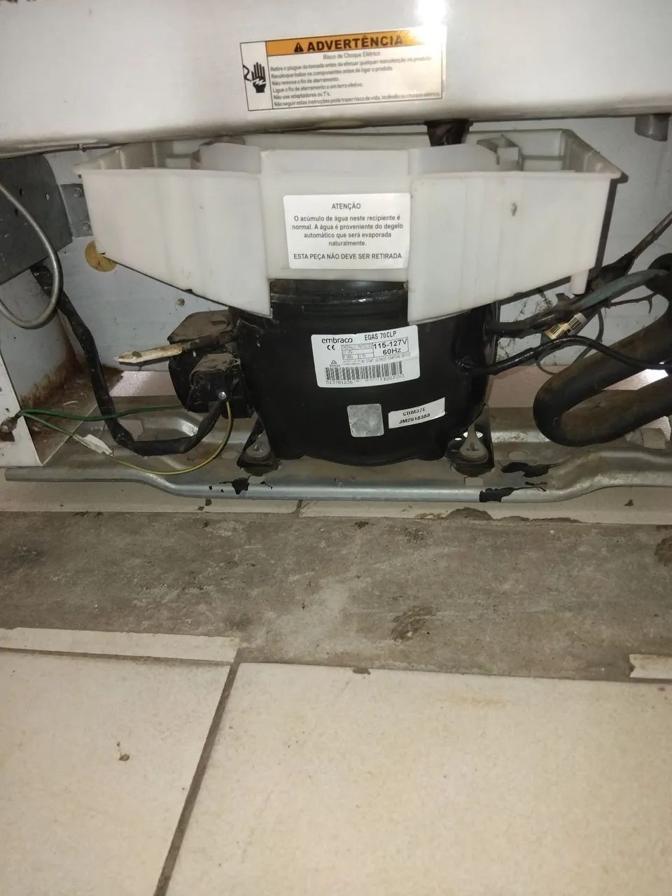 Vende se geladeira semi nova  - Foto 4