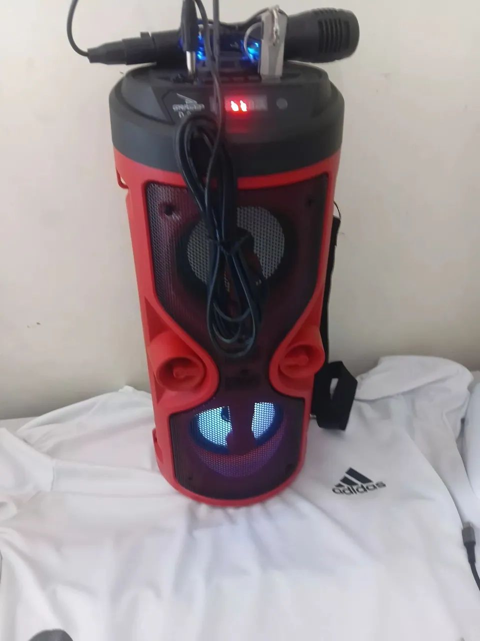 CAIXA DE SO , CONTROLE REMOTO, E MICROFONE 