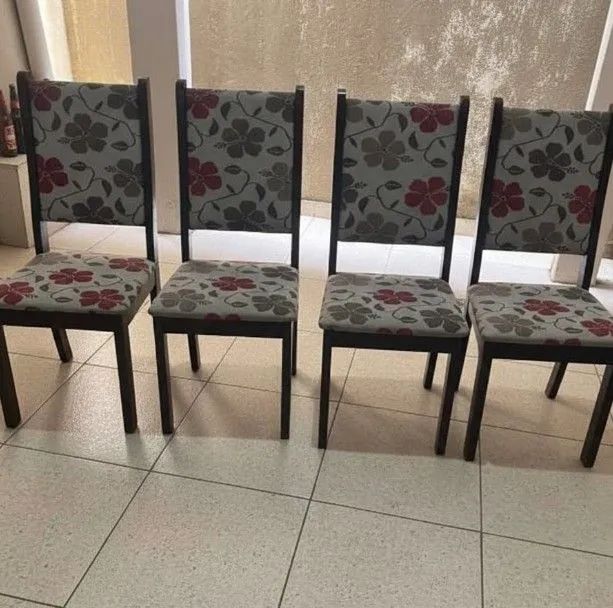 Mesa de vidro com 4 cadeiras  - Foto 2