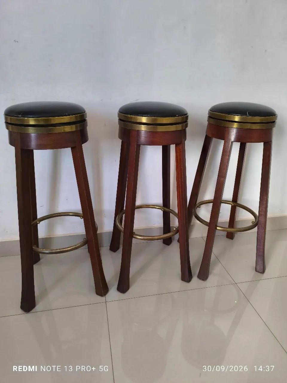 Banqueta de madeira Maciça 