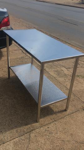 Mesas de inox nova valor 400.00