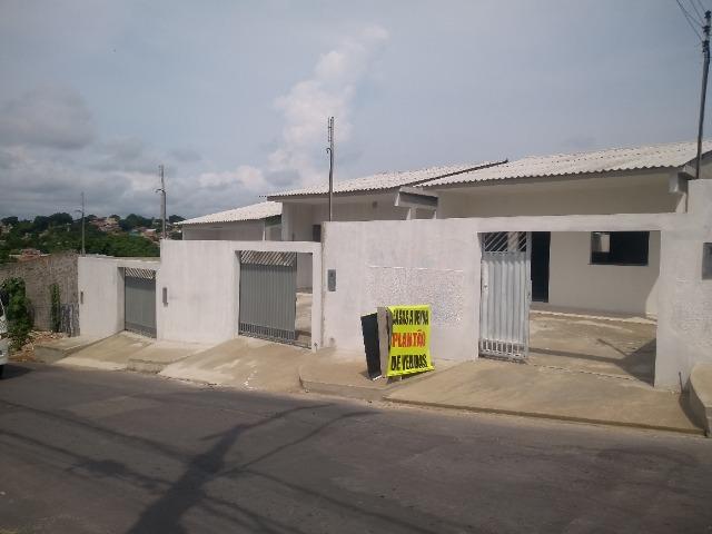 Casas em rua pública, 2 QTS (1 suíte), 2 vagas, área externa, prox ao shop. sumauma - Foto 3