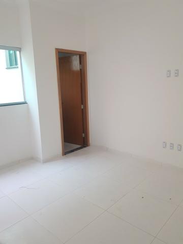 Linda casa com 2/4 sendo uma suite ,banheiro social ,sala ampla . vem conferrir - Foto 4