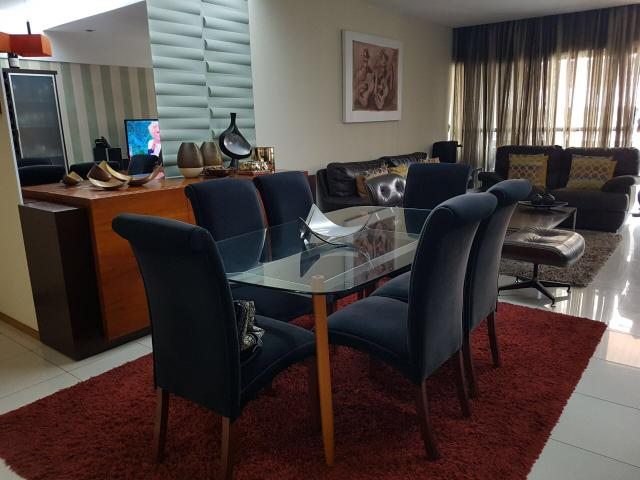 Apartamento na Ponta Verde ( 138 M2 )