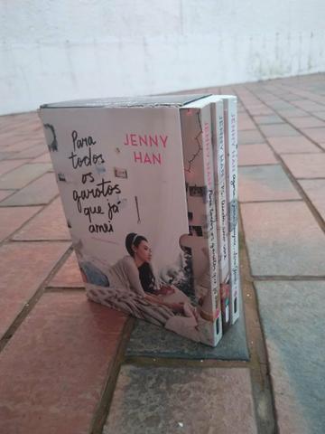 Livro Para todos os garotos que já amei, A culpa é das estrelas e Quem é você Alasca