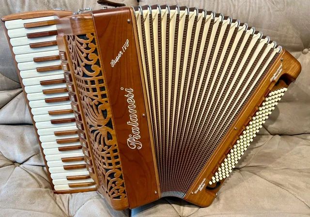 Acordeon piatanesi super vis madeira novo!!