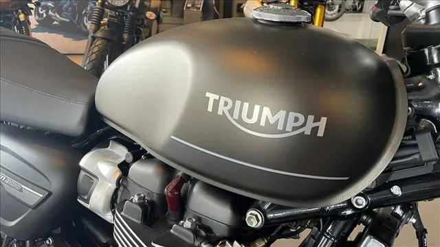 Triumph Speed Triple 900