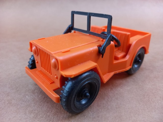 Brinquedo antigo jeep