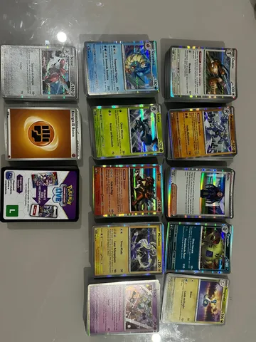 Lote de 12 cartas lendárias e míticas Pokemon – Inclui raras e