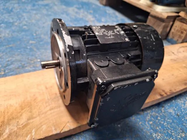 Motor elétrico trifásico 0.5 cv rpm 1640. - Foto 4