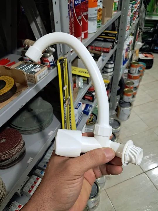 Torneira de Cozinha Branca em PVC