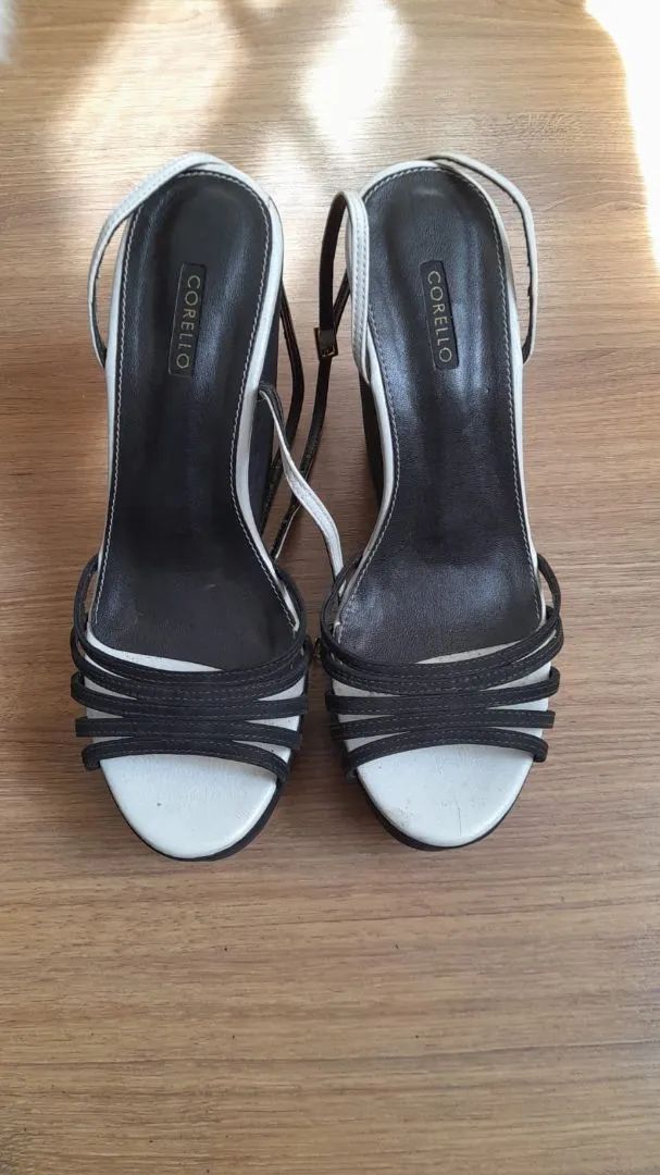 Sandálias Anabela pretas de salto alto - Foto 4