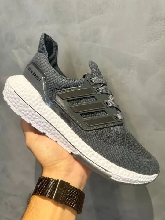 Tênis Adidas Ultra Boost cinza