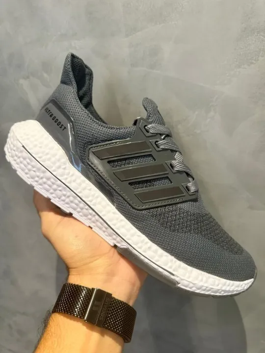 Tênis Adidas Ultra Boost cinza
