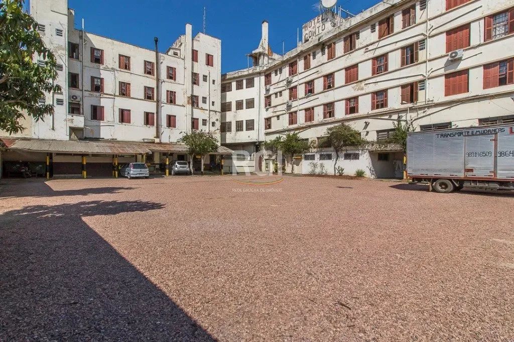 VALOR A COMBINAR, ANALISAM-SE PROPOSTAS. Hotel no Bairro Navegantes, estacionamento própri