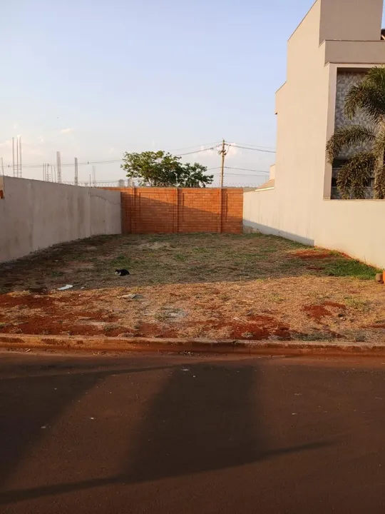 Terreno com 262 m2 no Cond Valencia | Só aqui na Imobiliária Rosa e Rangel