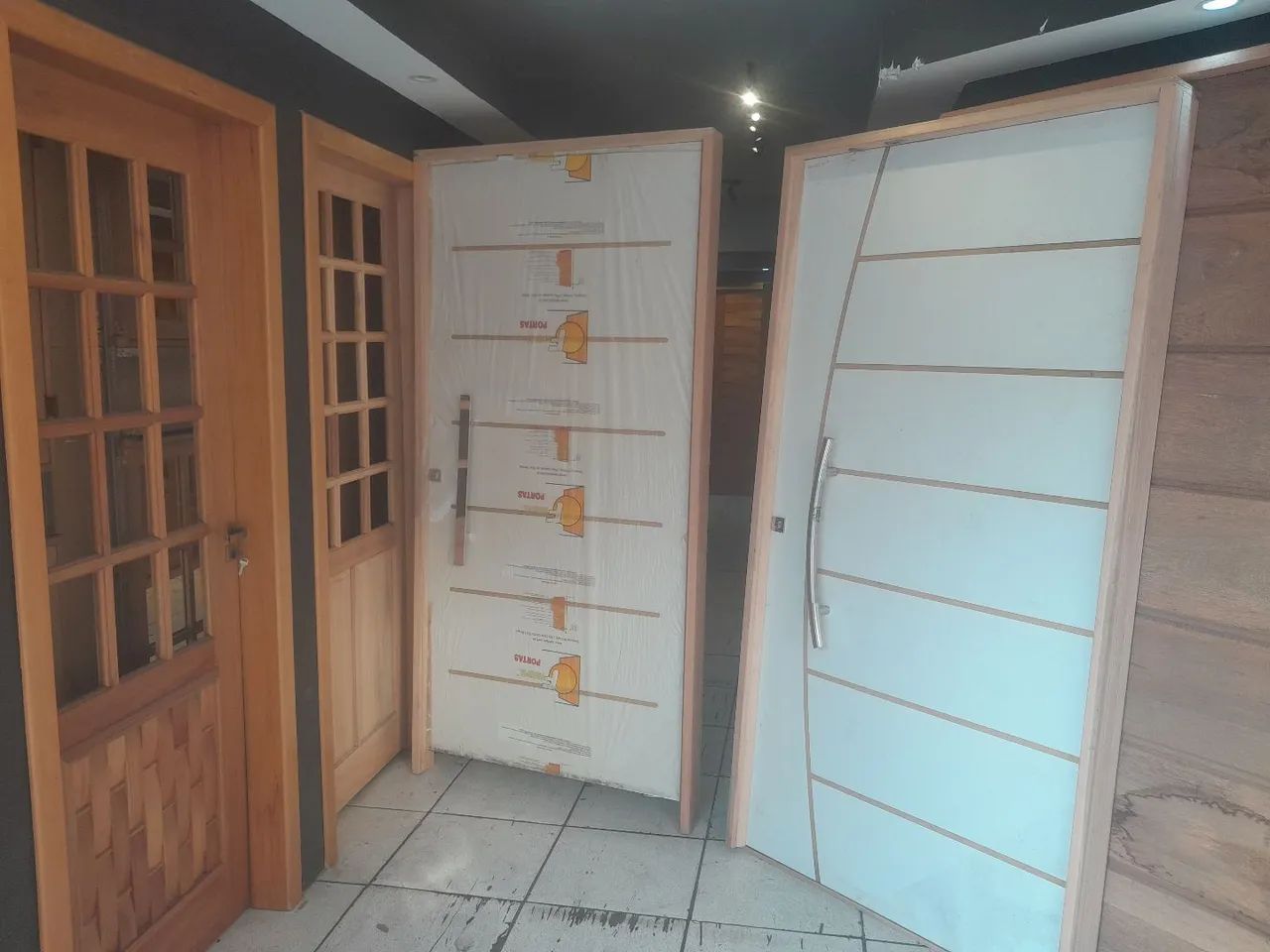 Porta pivotante 108x214mt últimas peças 10X sem juros  - Foto 2