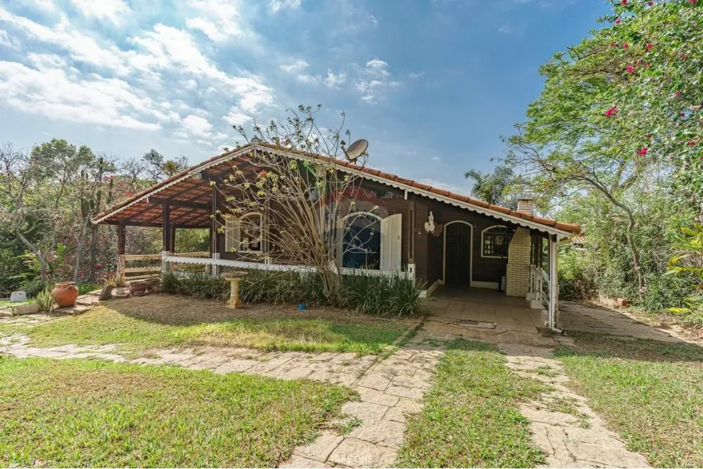 Casa com Piscina no Clube de Campo Valinhos - Preço imperdível