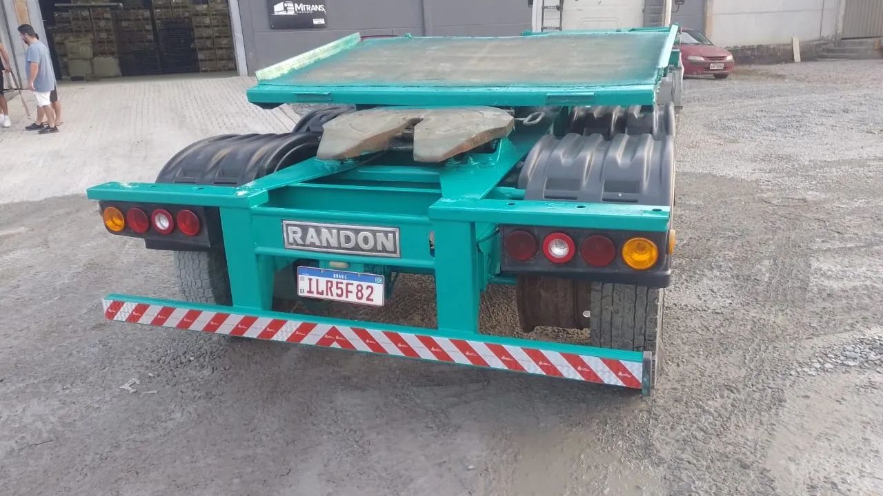 Carreta bitrem porta conteiner 20