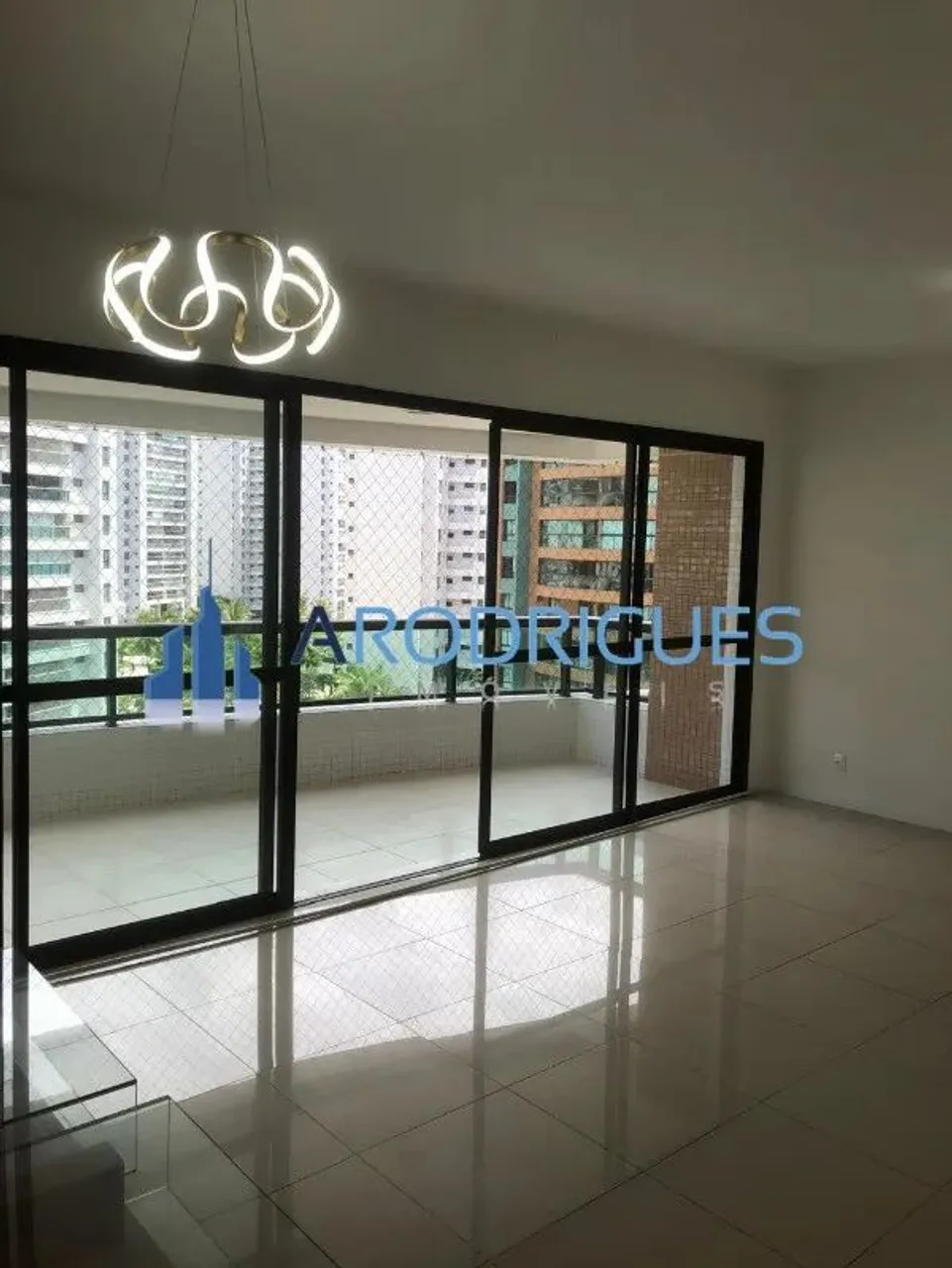 Apartamento à venda em Salvador-BA, no Alphaville I, com 3 quartos, 1 suíte, 2 salas, 2 ba