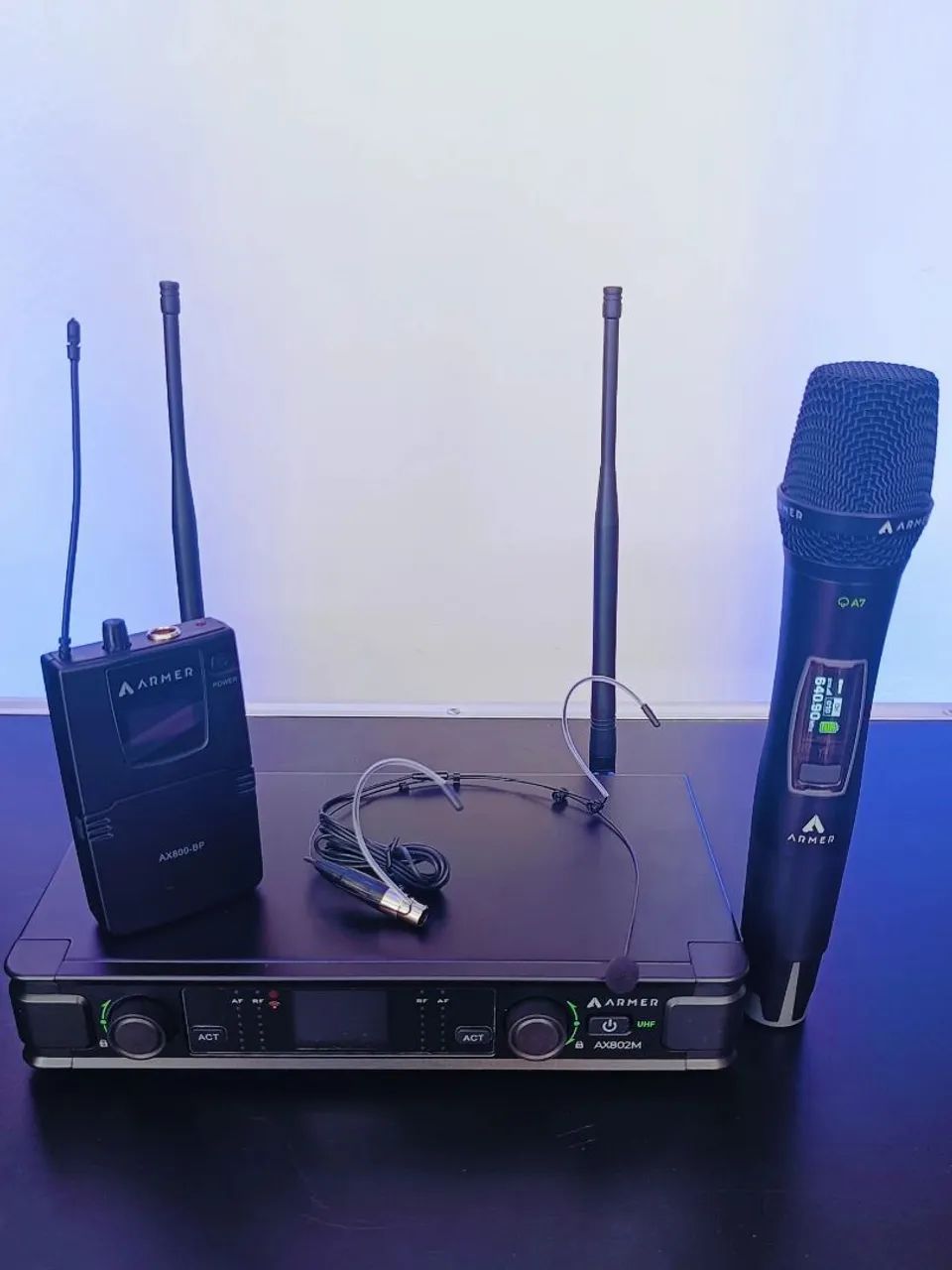 Microfone Sem Fio Duplo Armer AX802M-HB ? Sistema Profissional (1 Bastão + 1 Bodypack). - Foto 2