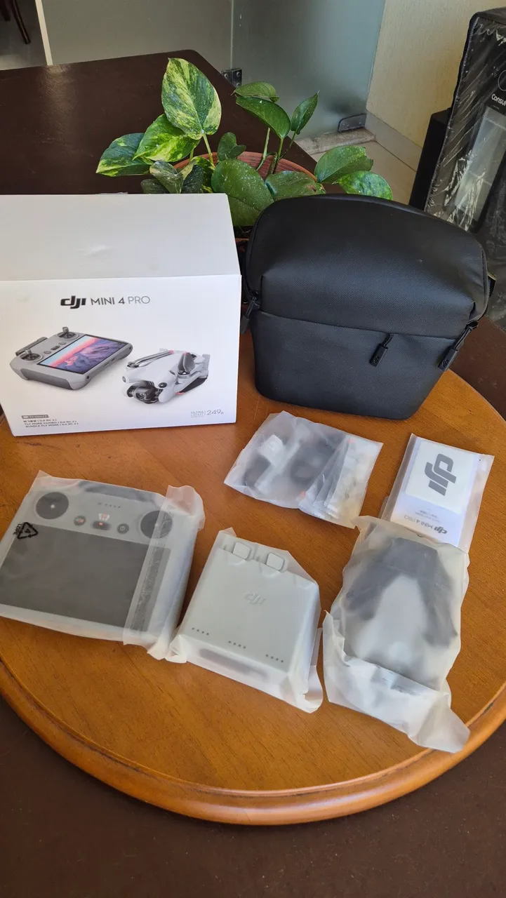 NOVO DJI Mini 4 Pro c/ Tela Combo 3 Bateria- NOVO na Caixa!