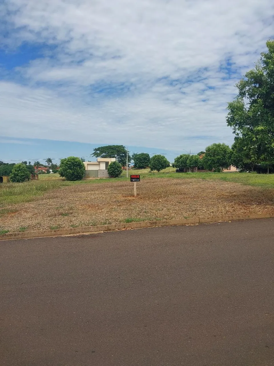 Vende-se Terreno! Ótima localização!!!