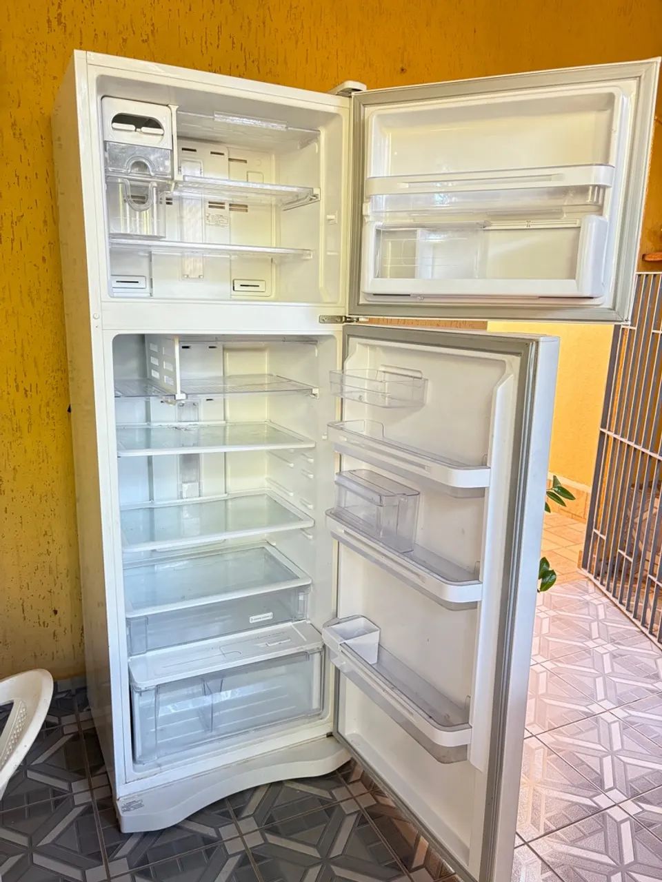 Geladeira Duplex Electrolux Branca - Foto 2