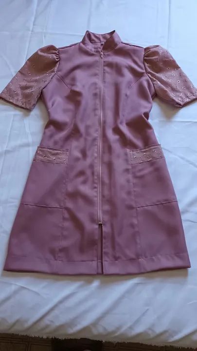 Jaleco rosa com detalhes Nail designer, Massoterapeuta, Esteticista