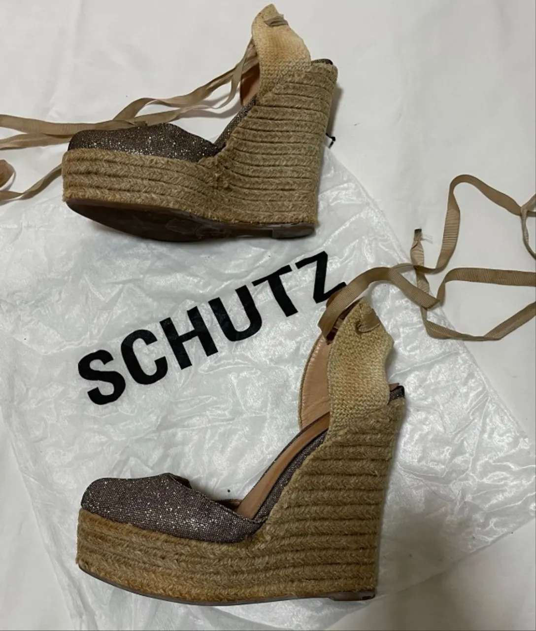 Sandalia anabela Schütz TAM 39