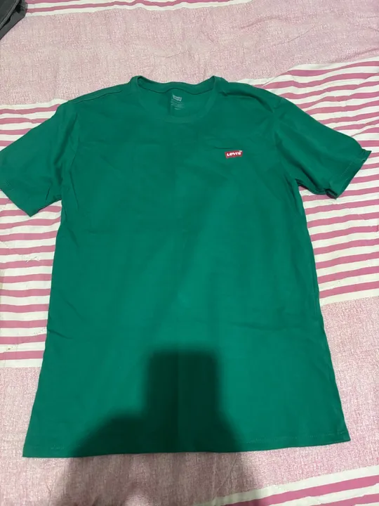 camisa levis nova na etiqueta retirada na praça dos trabalhadores