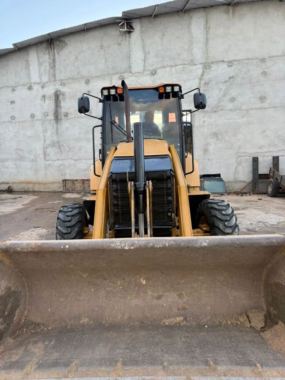 Retroescavadeira Caterpillar 416F - Foto 2