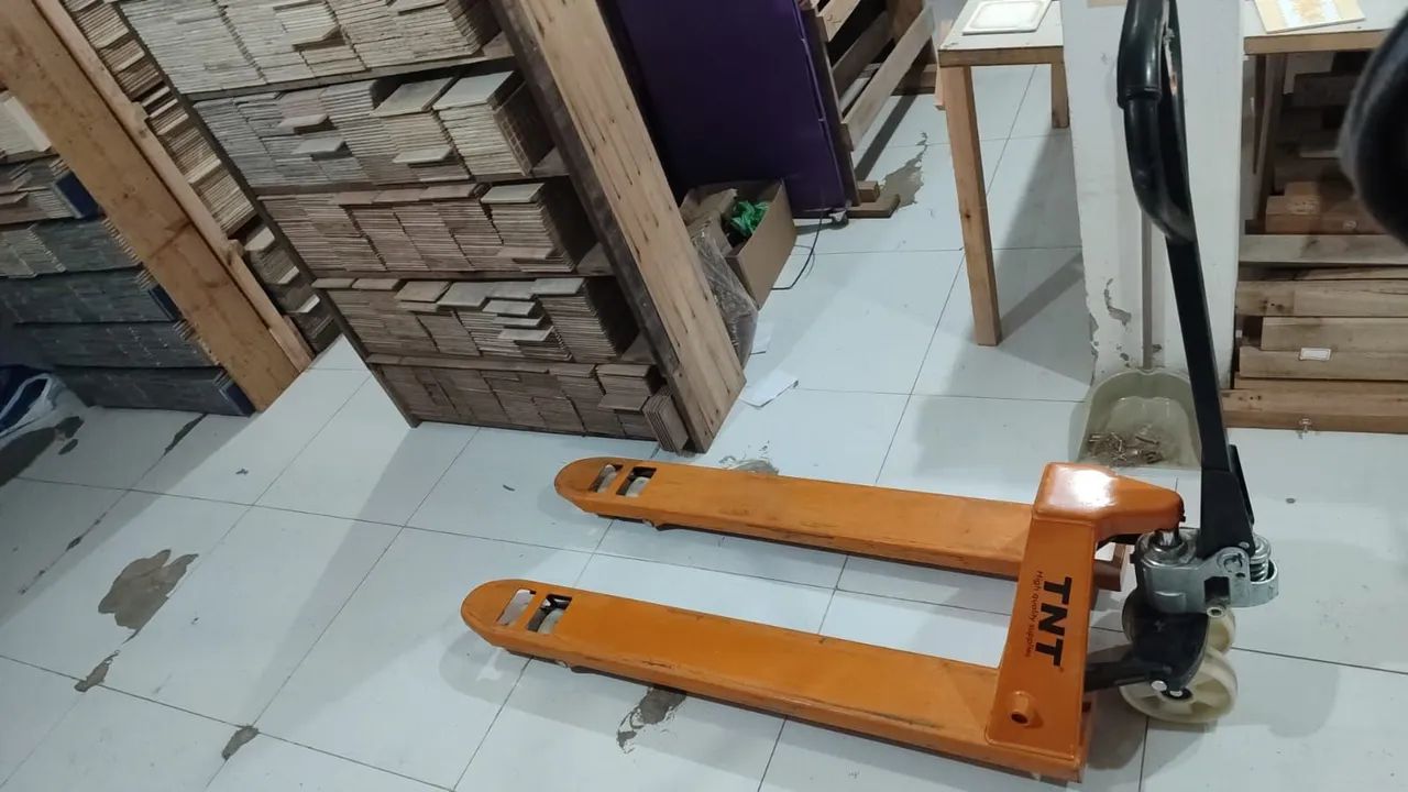 Paleteira Transpallet Manual 3 Toneladas Trucado Tnt - Foto 5