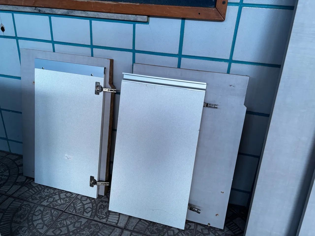 Tudo por R$ 550,00 - Armários e mesa de MDF - Foto 5