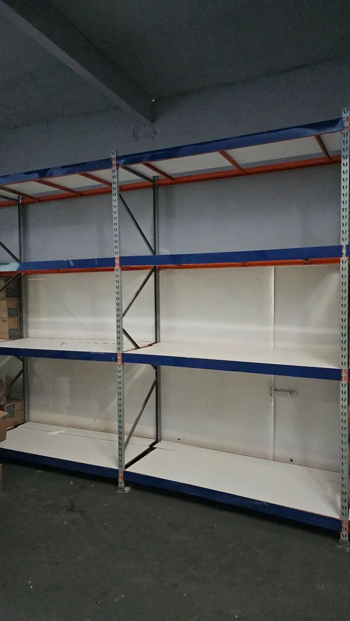 Prateleiras Porta pallet 3 metros Alt ,8 de largura. 