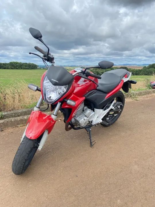 Honda CB300 - Ótimo estado