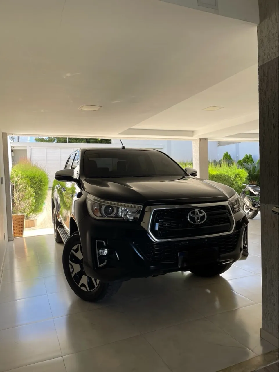 Vendo Hilux SRX 20/20 completa, único dono, ESTADO DE ZERO! Carro de interior!