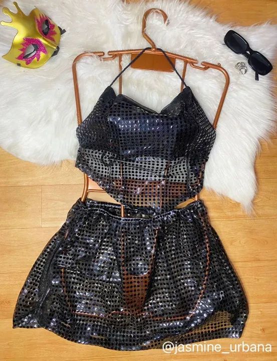 Conjunto cropped e saia preto com paetês