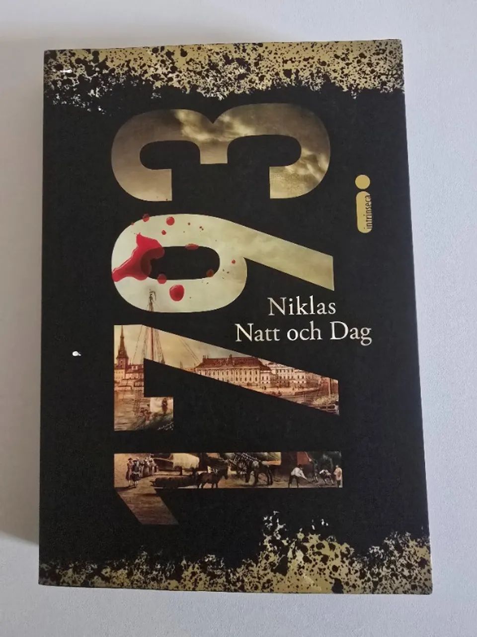 3 livros capa comum - Foto 2