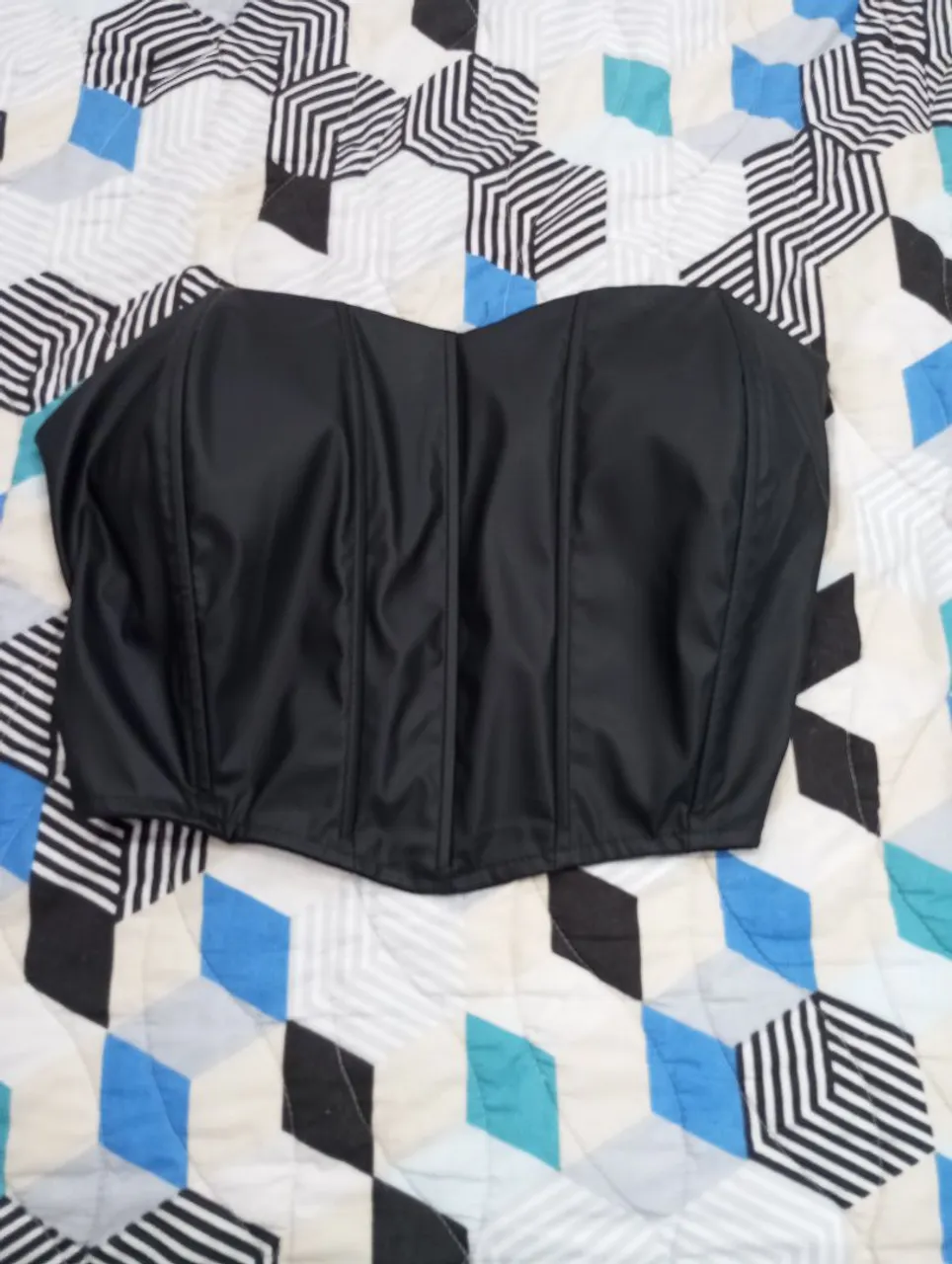 Cropped preto