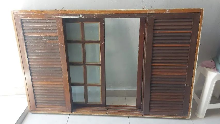 Janela de Madeira64840774049666120