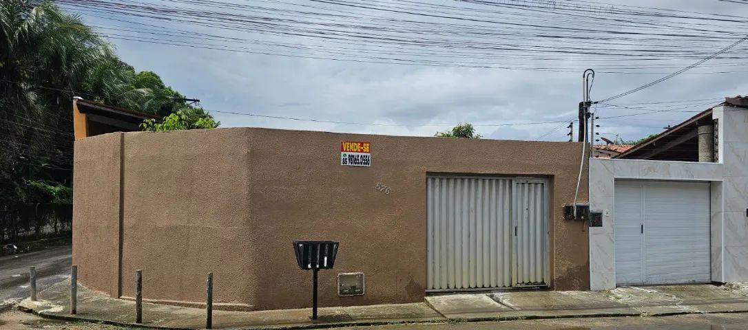 Casa plana com 3 quartos de esquina com piscina e churrasqueira - Paupina / Messejana
