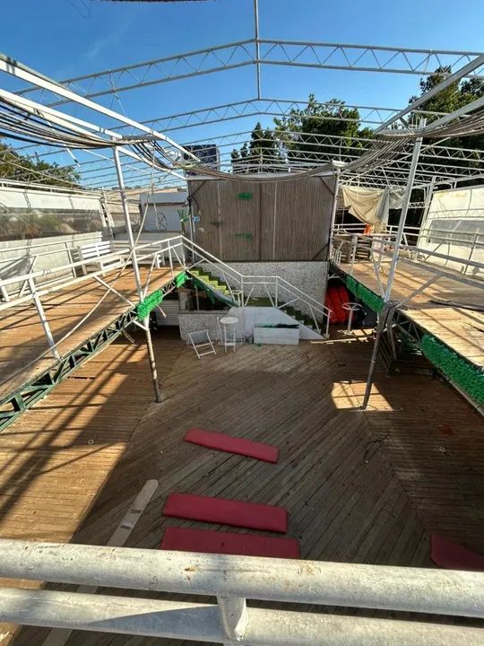 Vende-se barco FLUTUANTE no Lago Paranoá - 220 mil