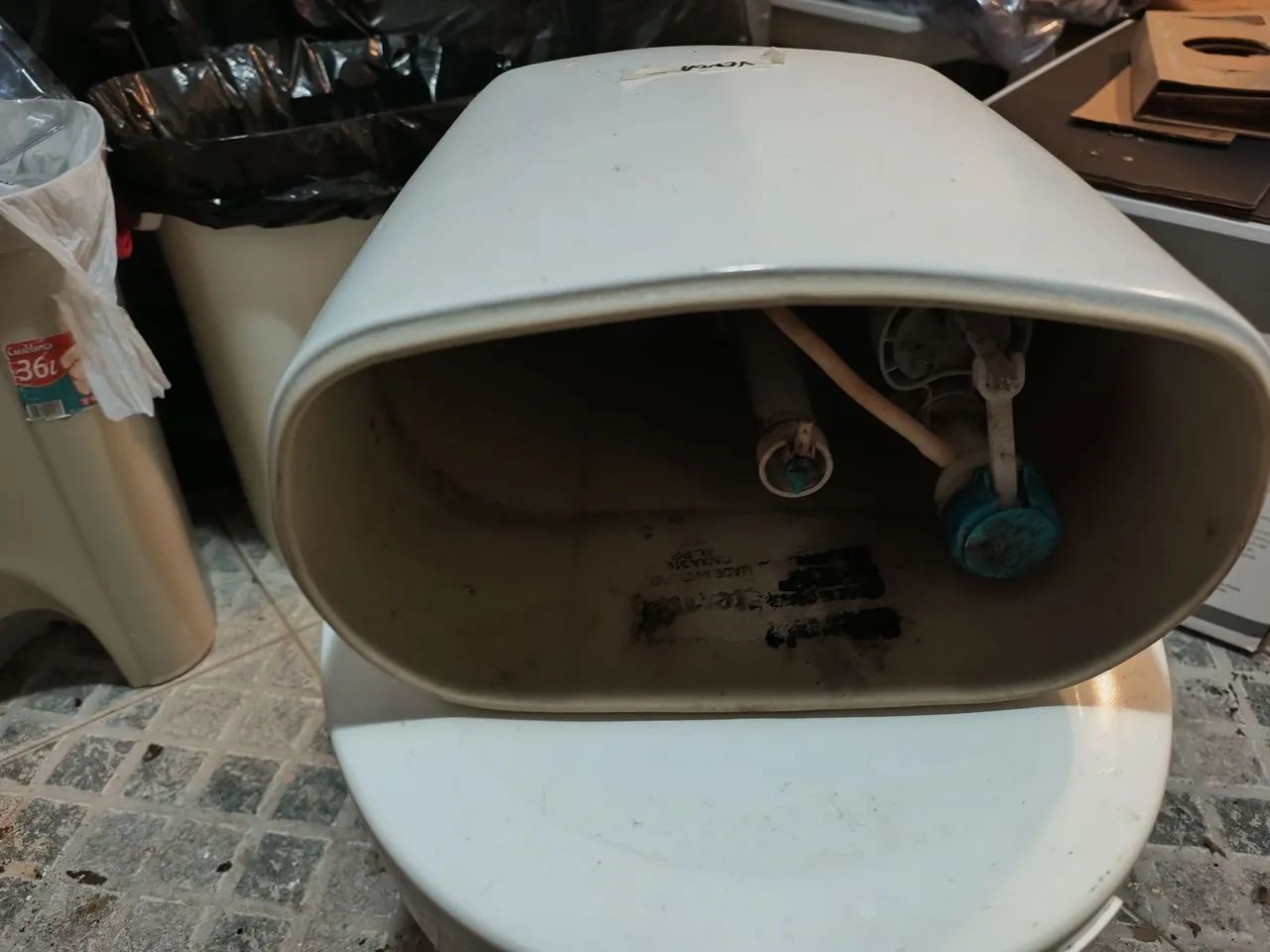 Sem a tampa e o botão da descarga da caixa acoplada, Vaso Sanitário acoplado usado Eternit - Foto 6