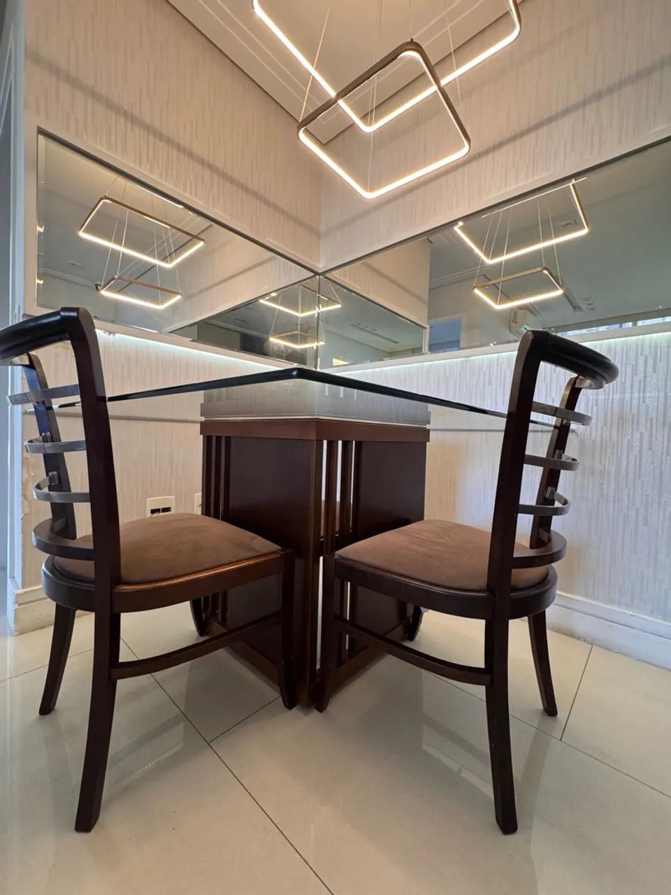 Mesa de Jantar Elegance com Cadeiras 1,40x1,40