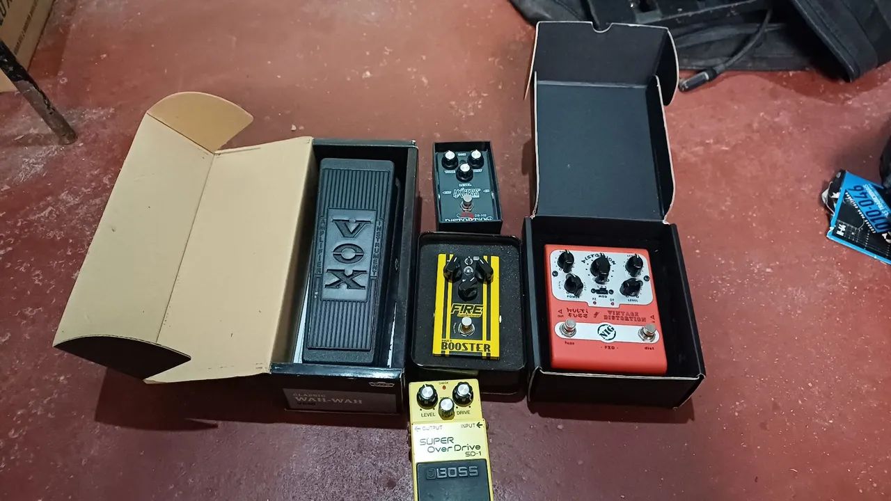 Pedais diversos.64290469797251121