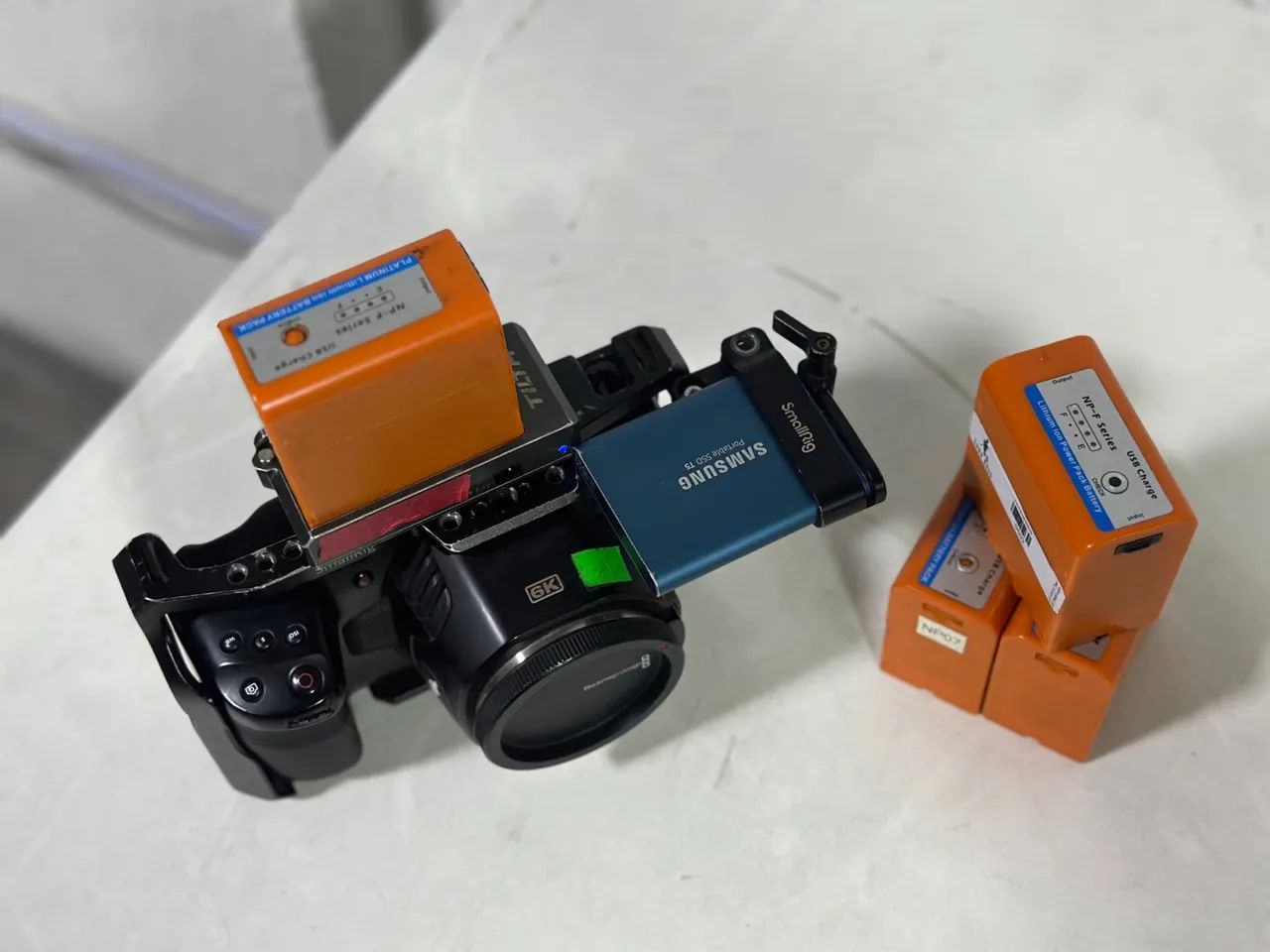 blackmagic 6k + 4 np + plate para np + ssd 500gb